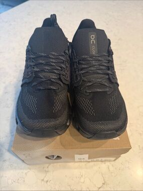 On Cloudswift 4 Black running shoes - women’s size 6.5